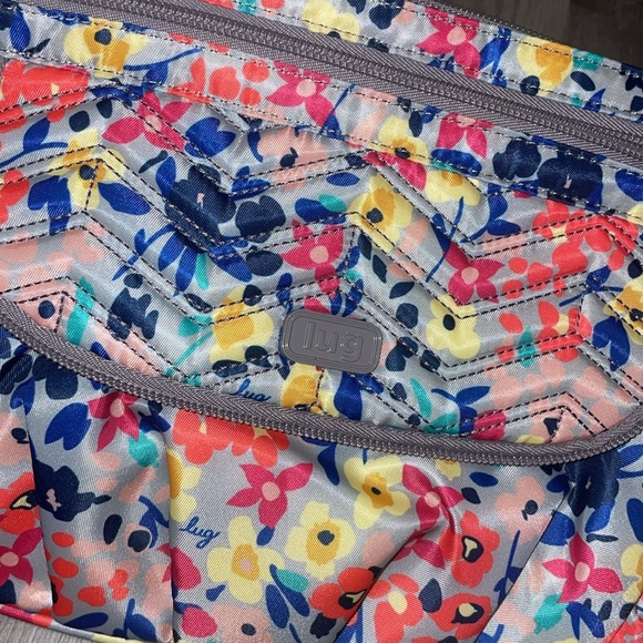 Lug MAMBO Crossbody Bag Wildflower RFID NWOT!!stunning - Picture 9 of 9